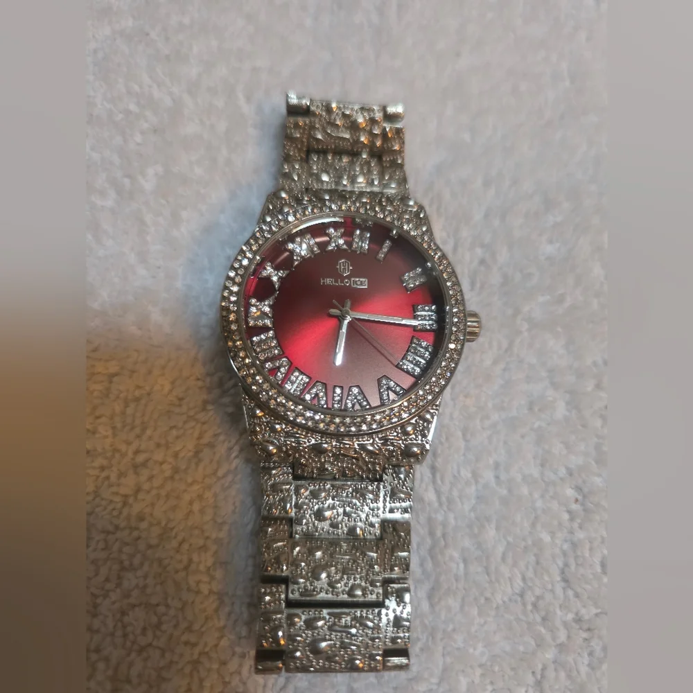 MEN WATCH ~ SILVER TONE STAINLESS STEEL 7.5